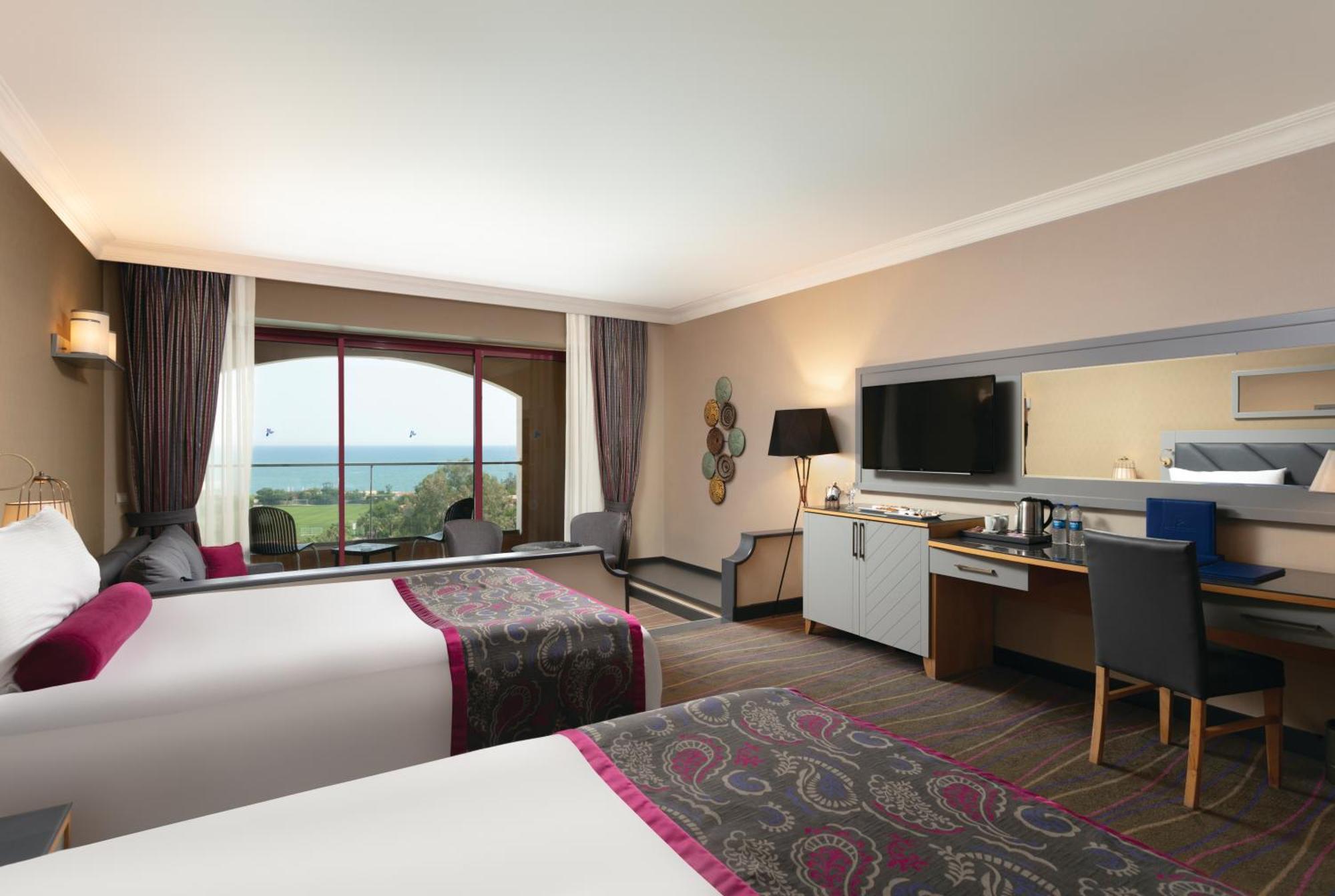 Junior Suite Standard con Vista Piscina o Mare